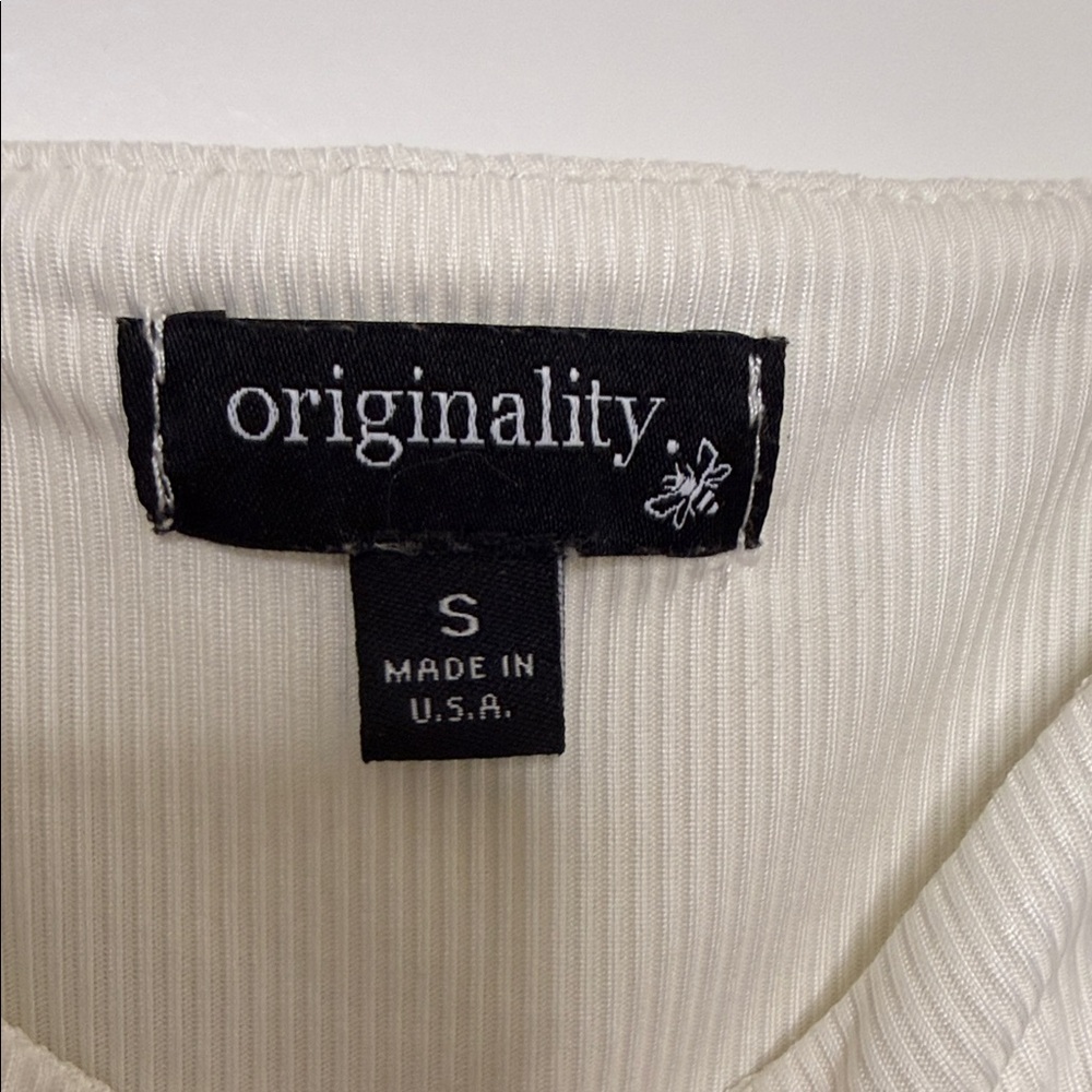 Square-Neck Ribbed Cream Tank Top - Picture 2 of 6